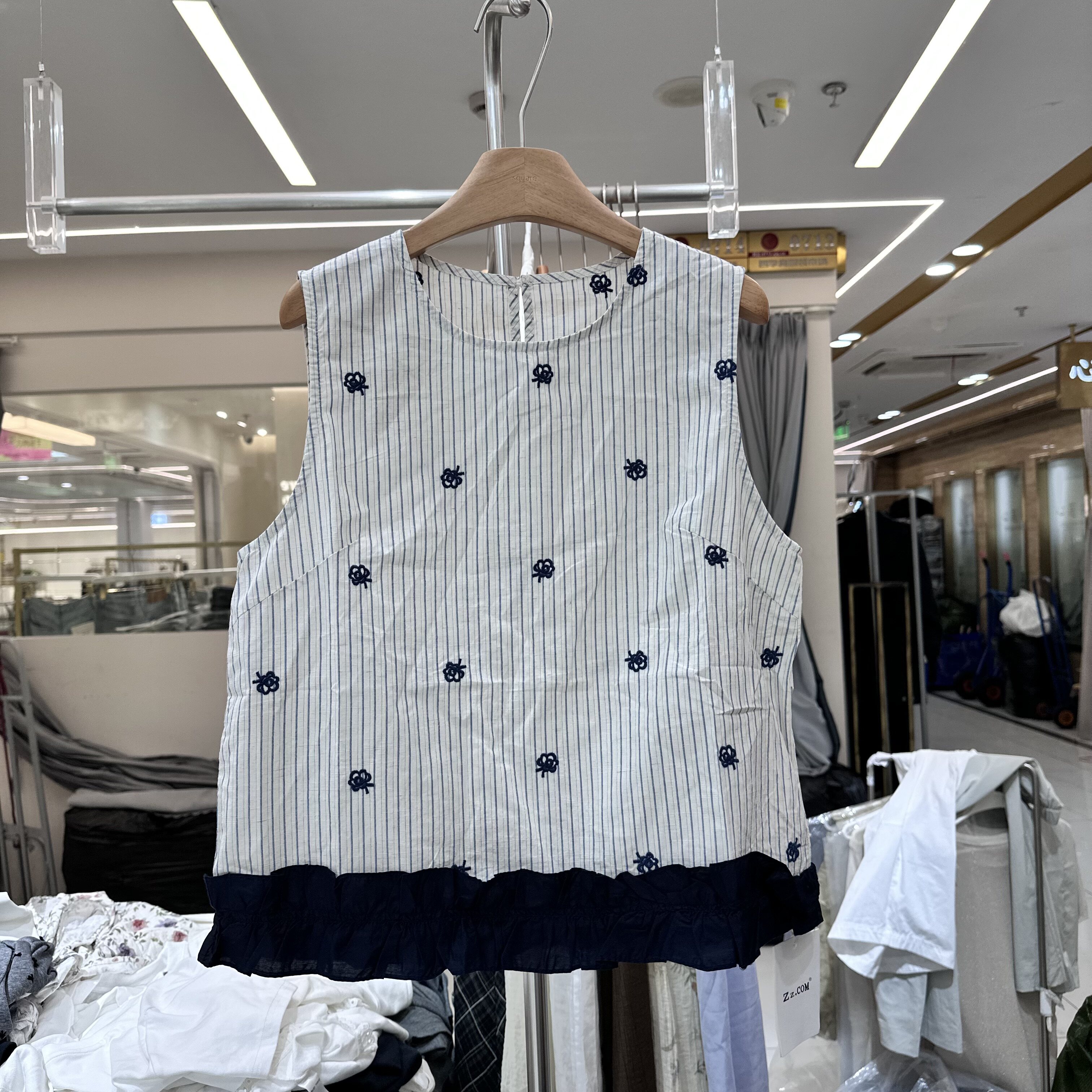 韩系下摆立体荷叶边条纹衬衣