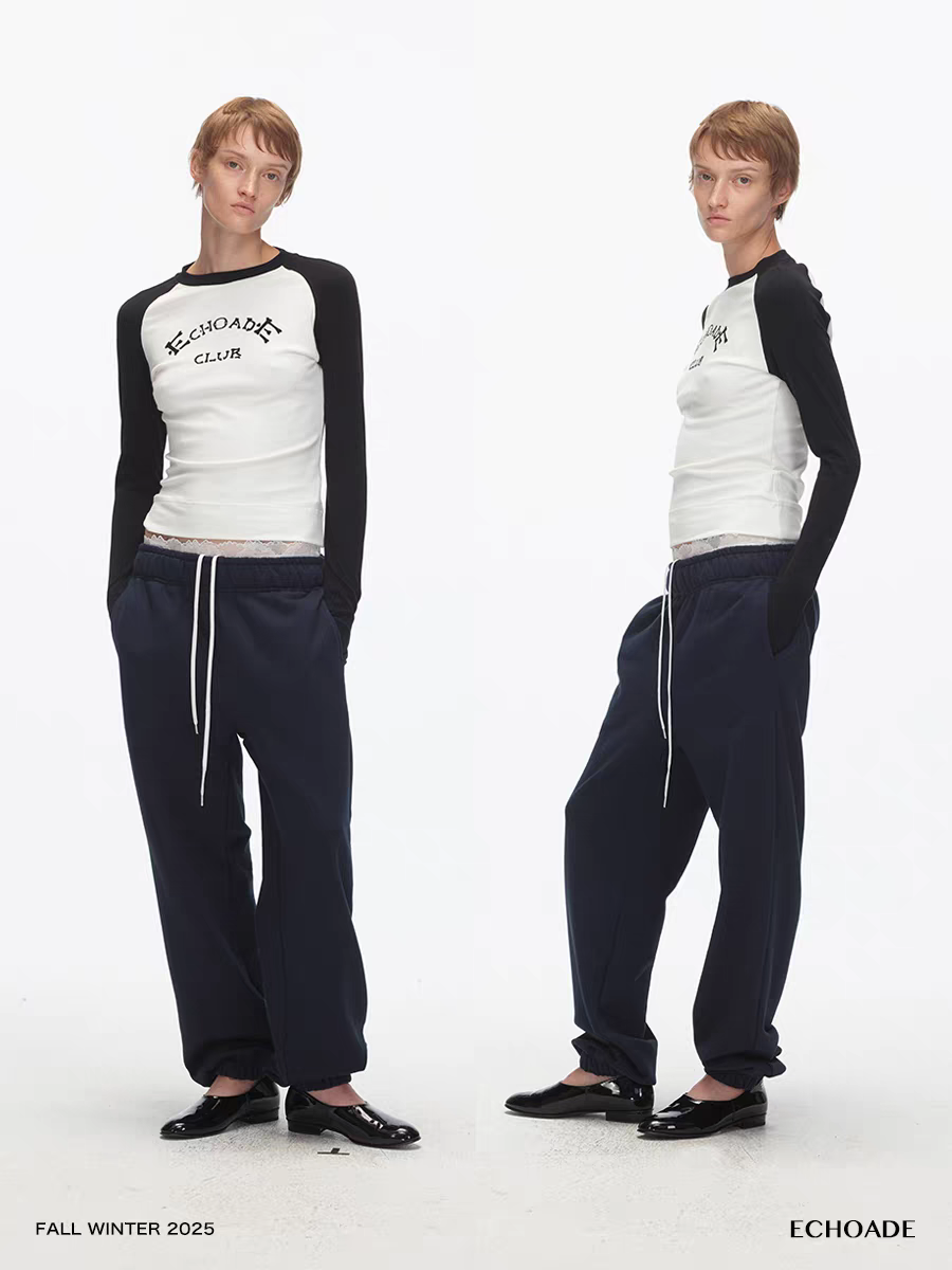 [新品]ECHOADE 25秋复古舒适修身利落植绒LOGO印花拼色插肩袖T恤