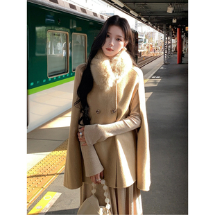 驼色羊毛呢子外套女高级感气质短款千金披风斗篷狐狸毛领双面大衣