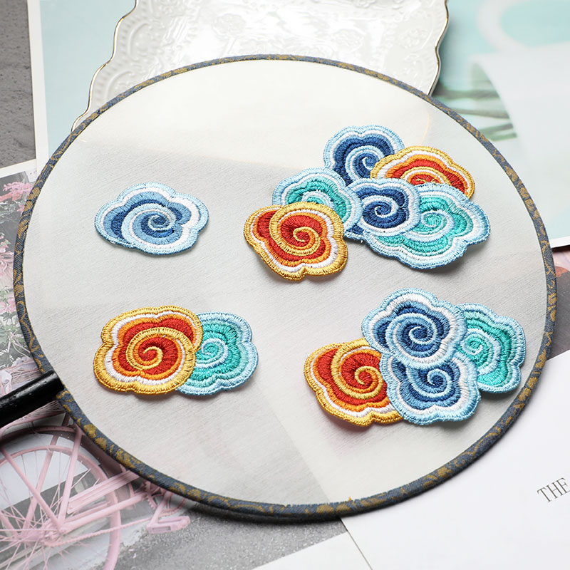 领绣伊人祥云布贴刺绣原创无胶