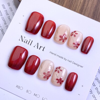 新年爆款纯手工穿戴甲红色超短梯猫眼晕染金边小花高贵显白美甲