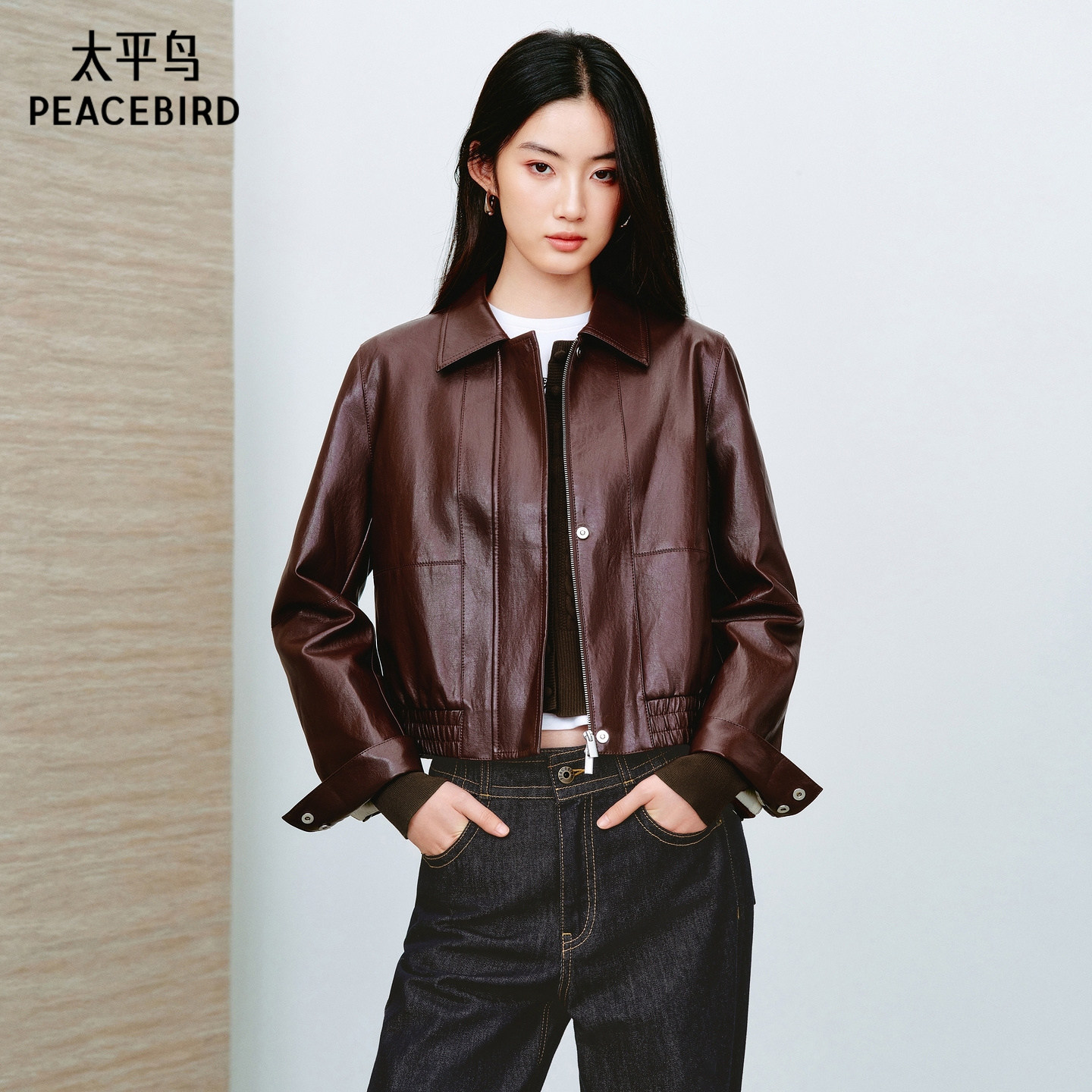 太平鸟酷飒短款PU金属丝外套女图片