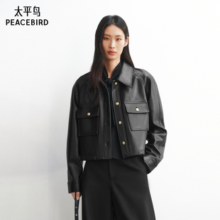 太平鸟肌理感PU皮衣截短款外套女修身显瘦两侧工装风翻袋黑色