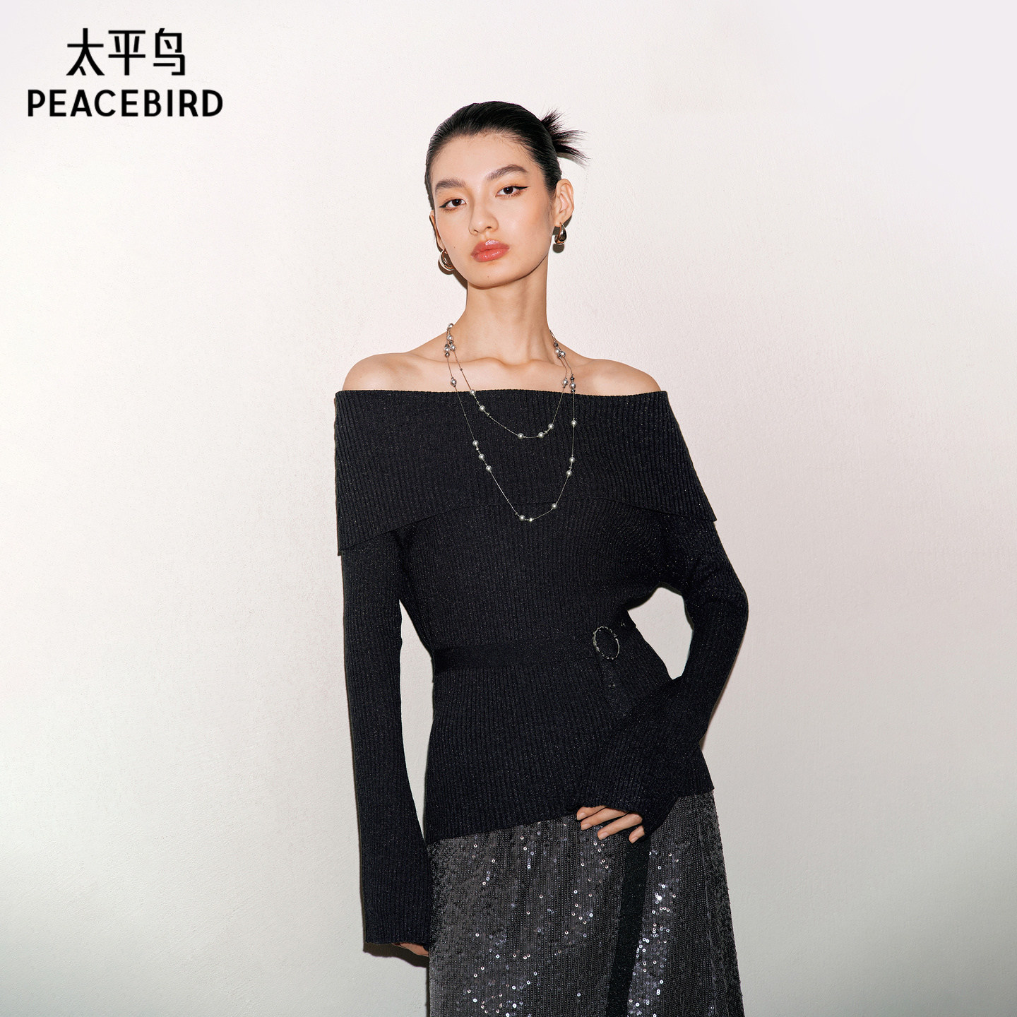 太平鸟亮丝一字肩仪式感针织衫