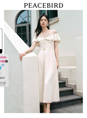 太平鸟女装法式度假连衣裙白色夏款小众一字肩纯色茶歇裙吊带裙