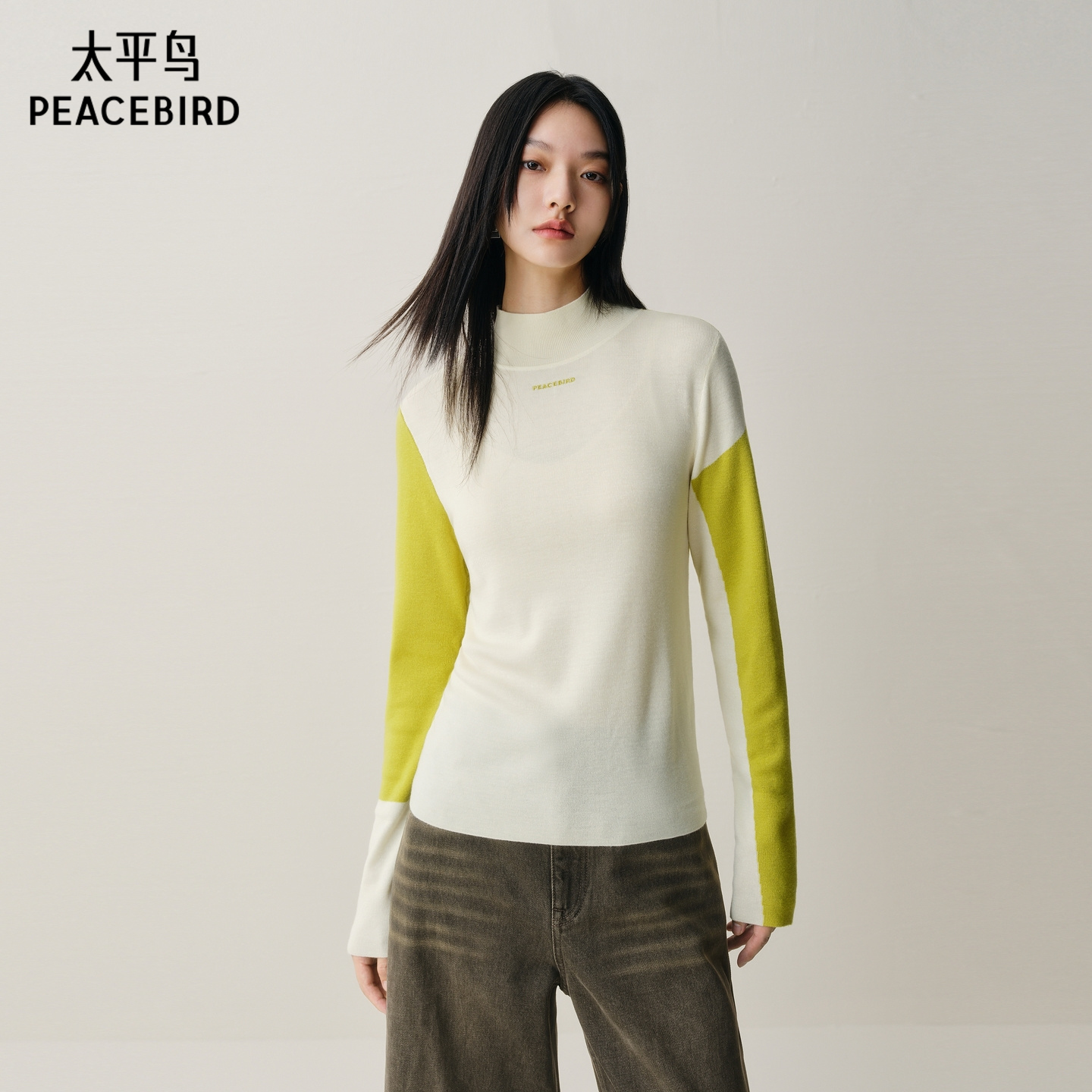 太平鸟撞色半高领打底衫