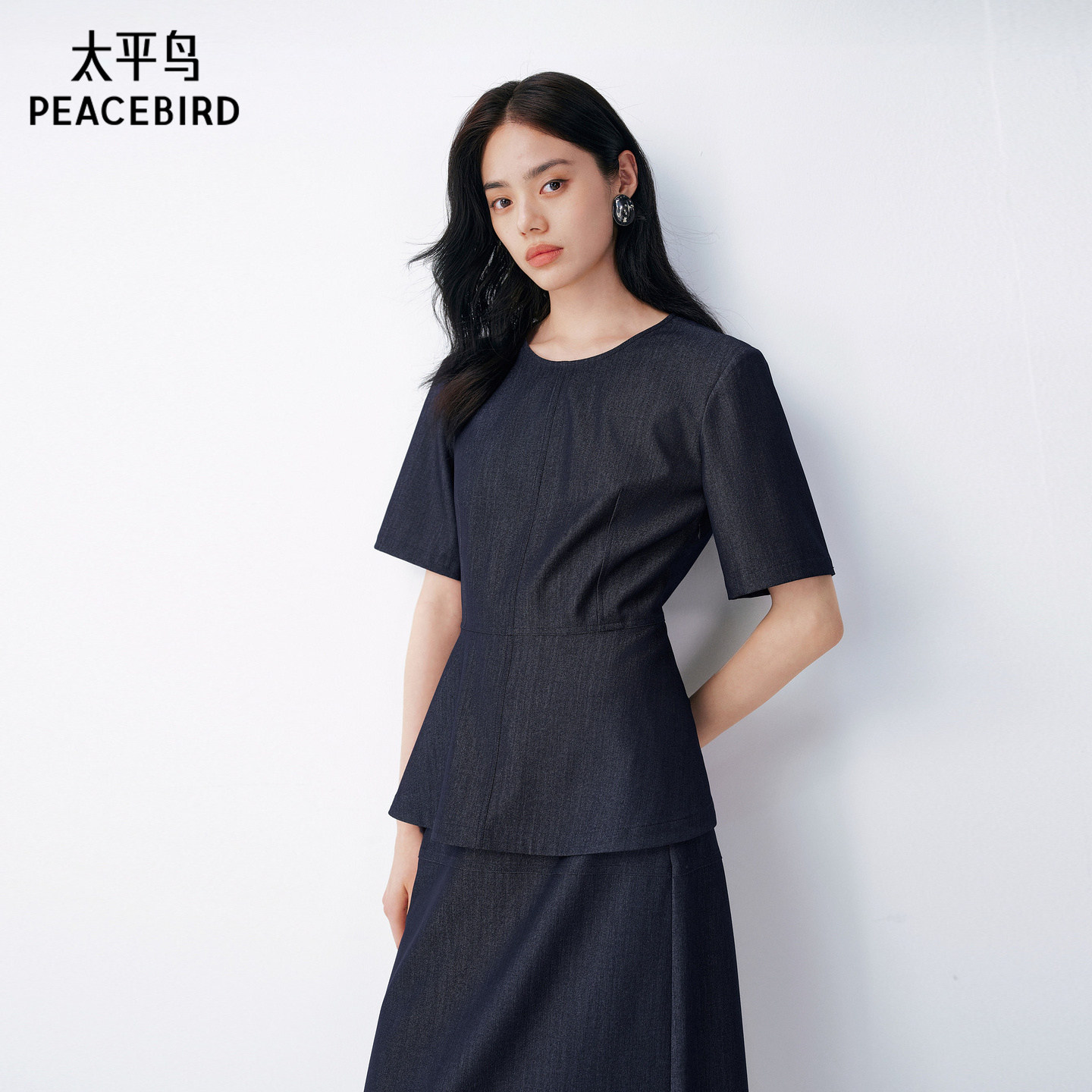 太平鸟夏季通勤套装女夏2026新款仿牛仔半裙两件套收腰显瘦连衣裙