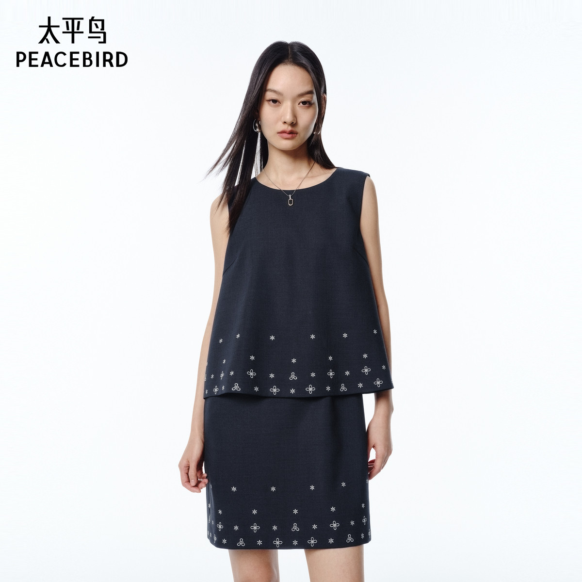 张风野联名 太平鸟刺绣假两件连衣裙2025夏新款无袖背心短裙套装