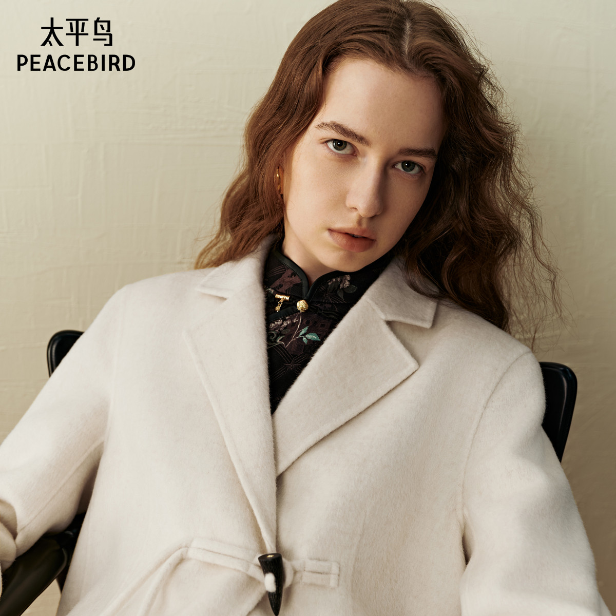 太平鸟新款Daria Song联名新中式大衣A1AAE4385