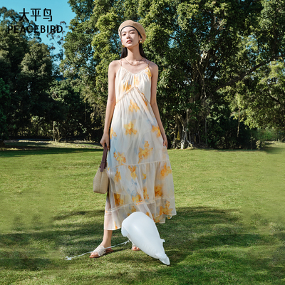 太平鸟女装轻透肌理度假吊带碎花连衣裙飘逸感夏季新款A1FAF2542