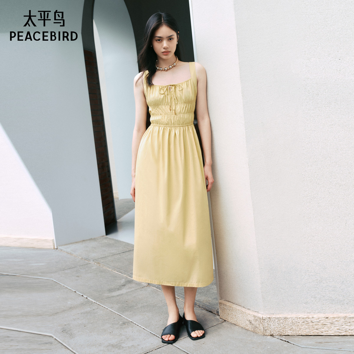 太平鸟女装无袖茶歇连衣裙2025夏款法式纯色吊带裙小众显瘦长裙