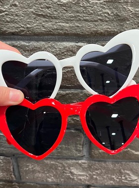 可爱复古少女软妹爱心红色太阳镜