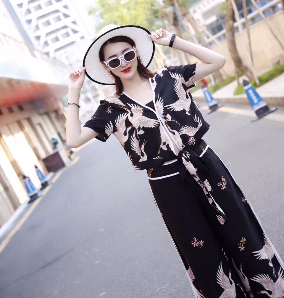 欧洲站女装2017夏季新款气质仙鹤套装短袖v领t恤阔腿九分裤两件套