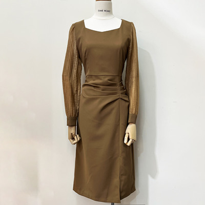 方领收腰褶皱长袖拼接连衣裙