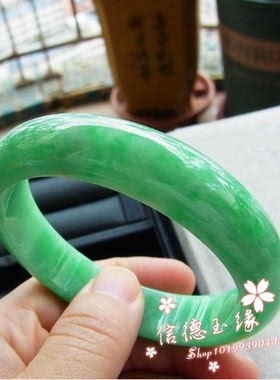 翡翠色冰种辣阳果绿飘花手镯款贵妃满绿玉石手镯女款玉石手镯百搭