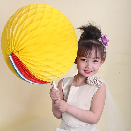 手翻花球合唱表演团体矩阵运动会开幕式入场手拿道具球形变色扇子