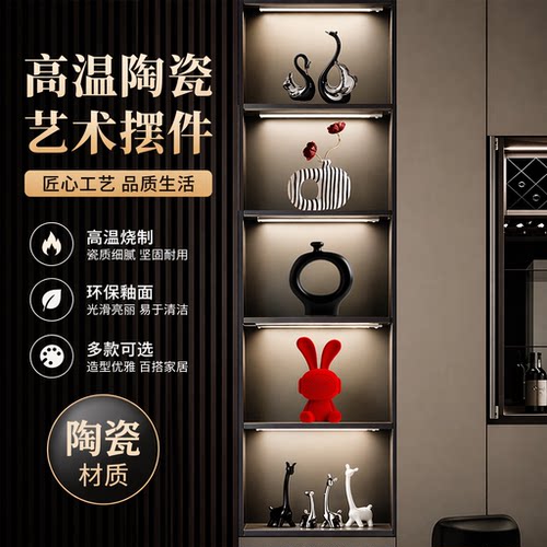 轻奢高档暴力熊手办摆件