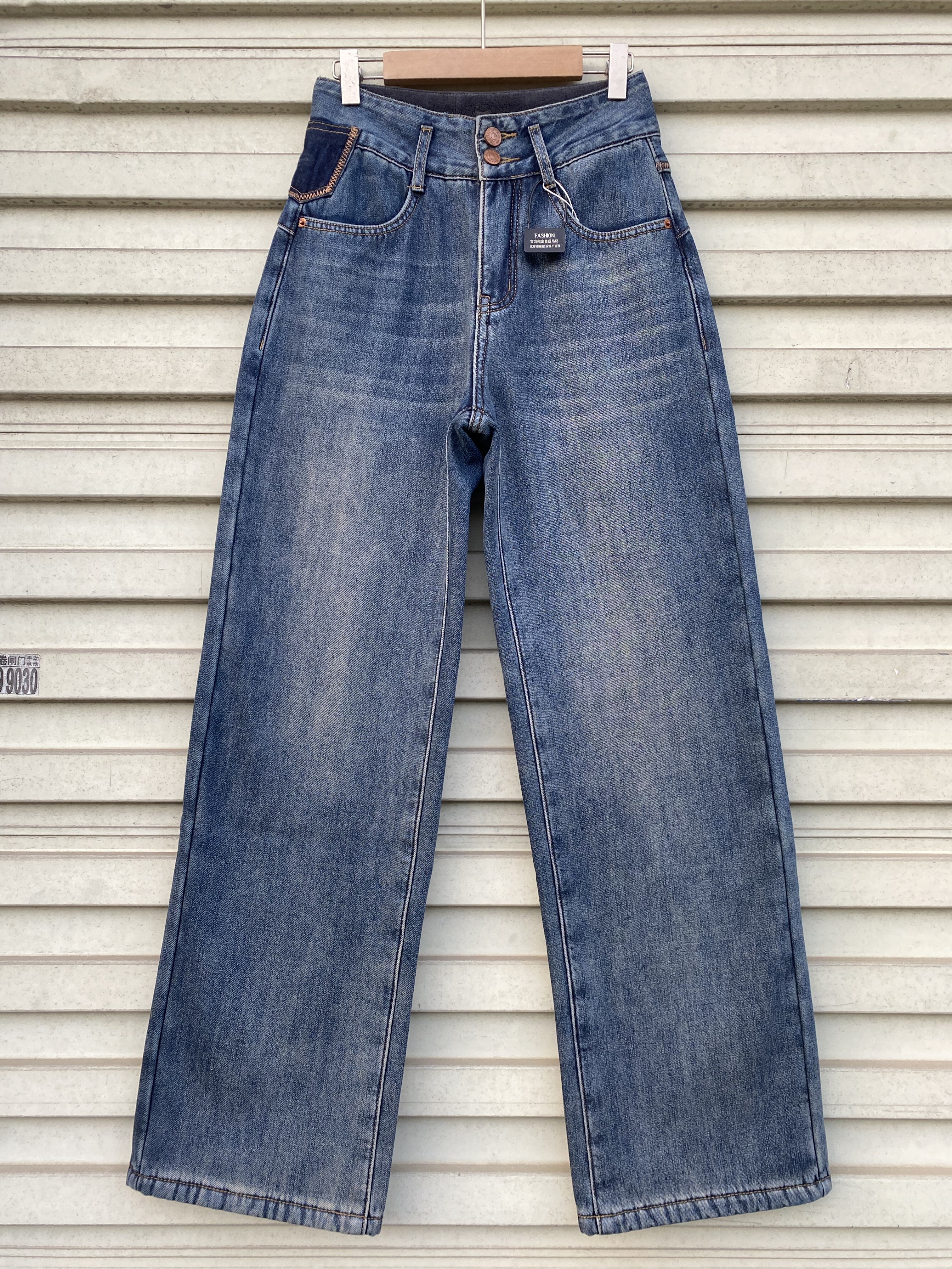 两粒扣窄版阔腿牛仔裤女2025年冬季无弹加绒高腰复古显瘦直筒裤子
