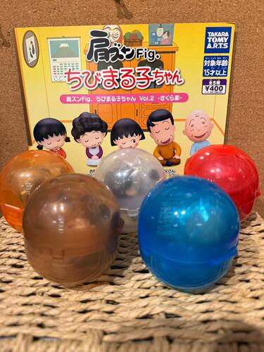 日本正版多美TOMY 第2弹 樱桃小丸子肩靠肩扭蛋 小林谨樱杏子摆件