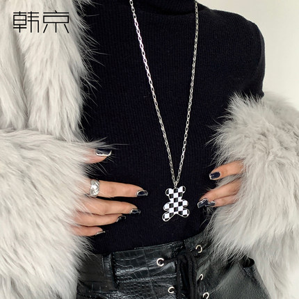 钛钢项链 韩国棋盘格小熊项链女ins甜酷网红长款毛衣链不掉色配饰