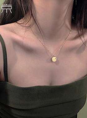 钛钢项链 复古圆牌字母项链女简约气质锁骨链小众设计配饰不掉色