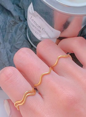 钛钢戒指 几何波浪素圈戒指女ins小众设计个性叠戴指环不掉色饰品