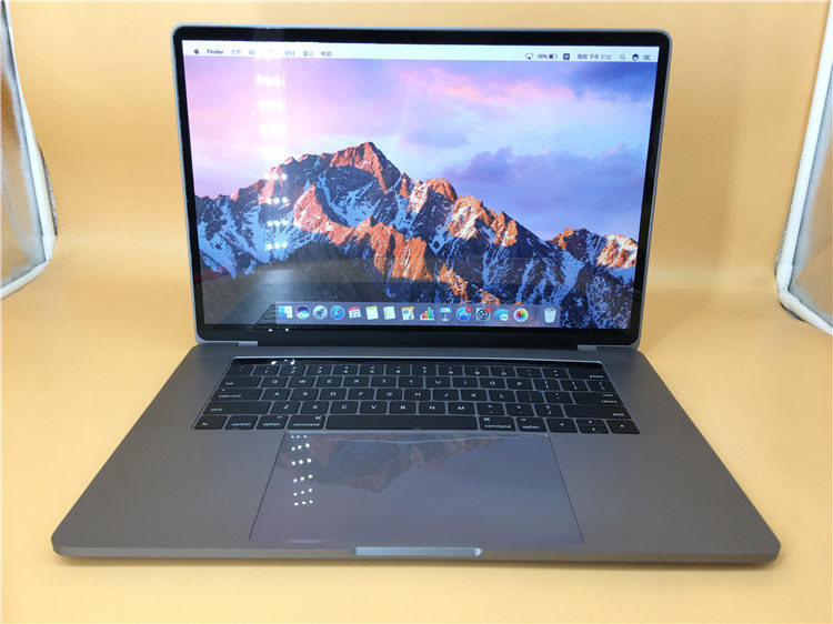 15寸2018新款macbook pro 15.4寸 精装款笔记本电脑模型摆件