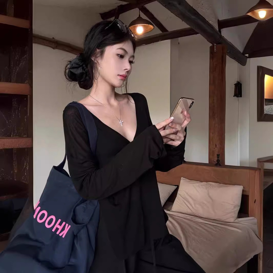 白色薄款微透v领长袖T恤女装夏季宽松防晒罩衫休闲慵懒风罩衣上衣