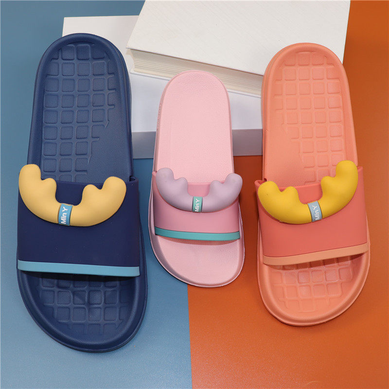 亲子家用可爱卡通鹿角凉拖鞋夏天男女防滑泡沫儿童中童洗澡一字托