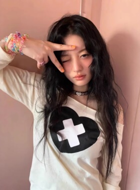 韩国小众illit同款faerie甜美风爱心十字架印花长袖T恤女斜肩上衣