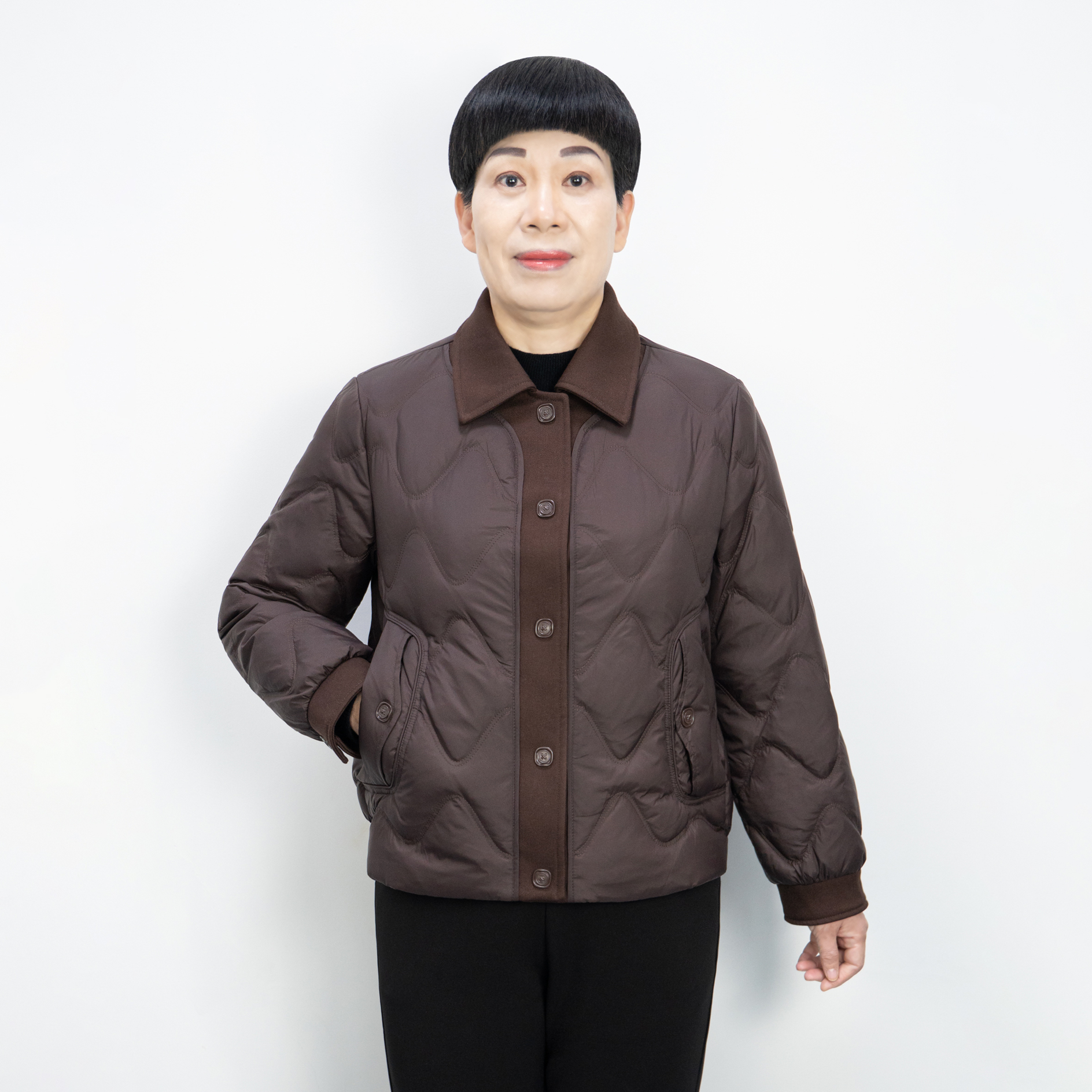 50多岁妈妈冬装羽绒服轻便保暖