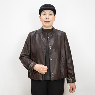 中年妈妈皮衣外套秋季新款2026洋气复古中老年女装宽松显瘦皮夹克