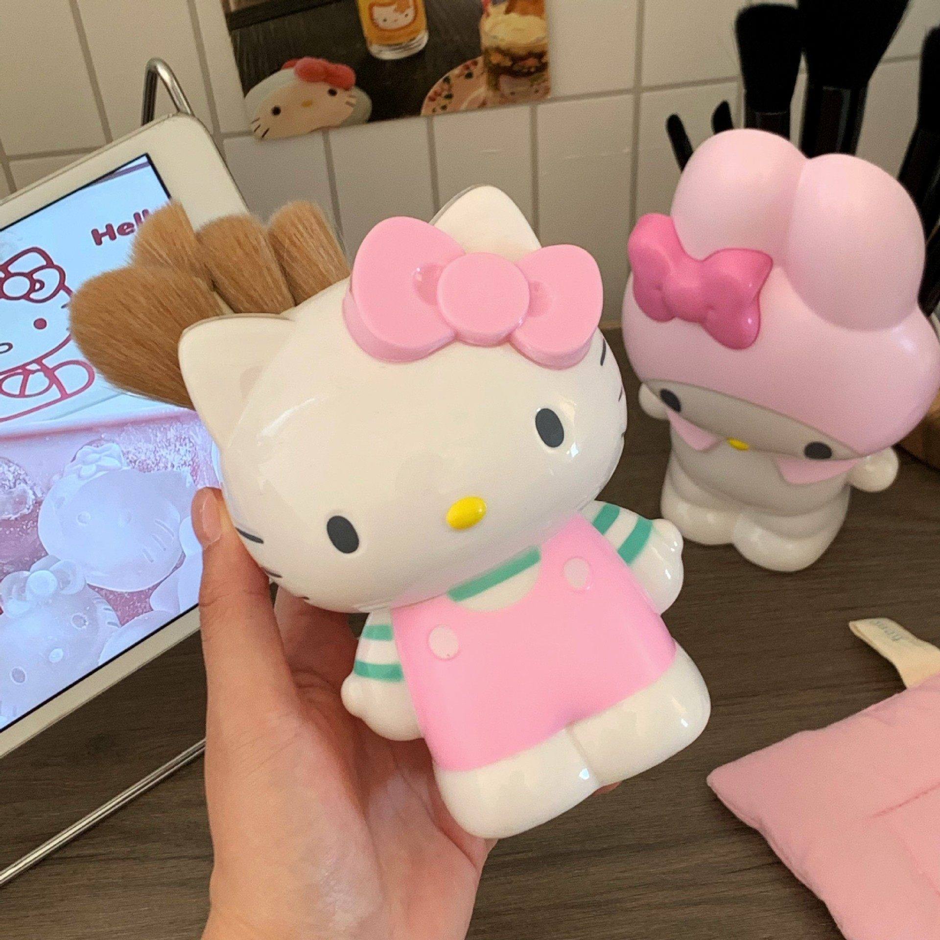 卡通可爱桌面美乐D KT猫双层站姿笔筒大容量文具化妆品刷收纳耐用,家居饰品,装饰摆件,淘宝优惠券,粉丝福利购,淘宝优惠卷