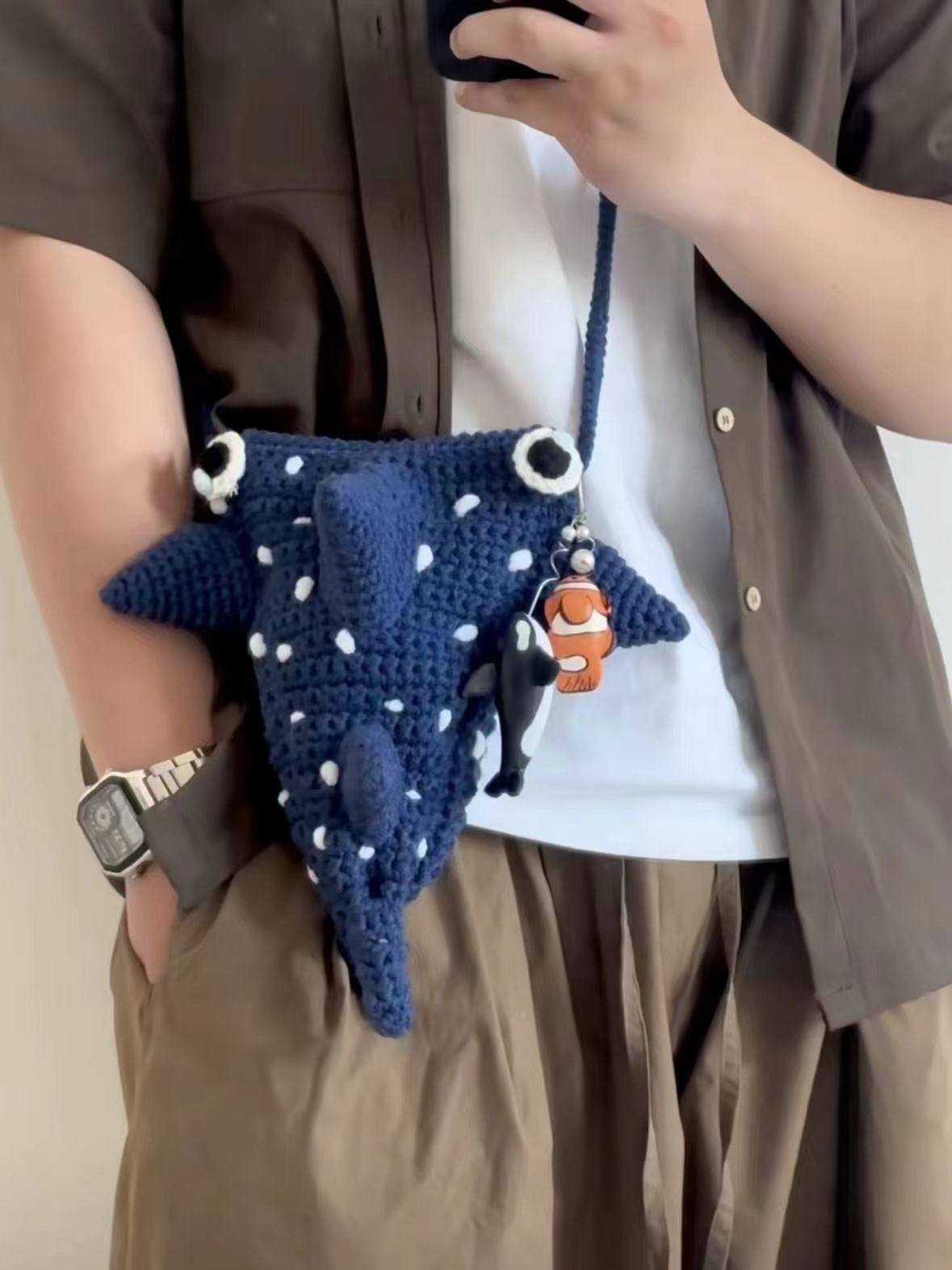 毛线钩针鲨鱼斜背包diy自制材料包手工钩织零钱手机包送闺蜜礼物,服饰配件/皮带/帽子/围巾,DIY编织材料包,淘宝优惠券,粉丝福利购,淘宝优惠卷