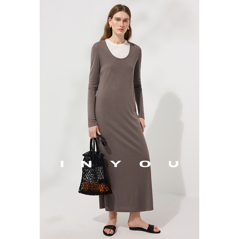因由 新款修身弹力优雅简约大U领长袖针织通勤中长款连衣裙女