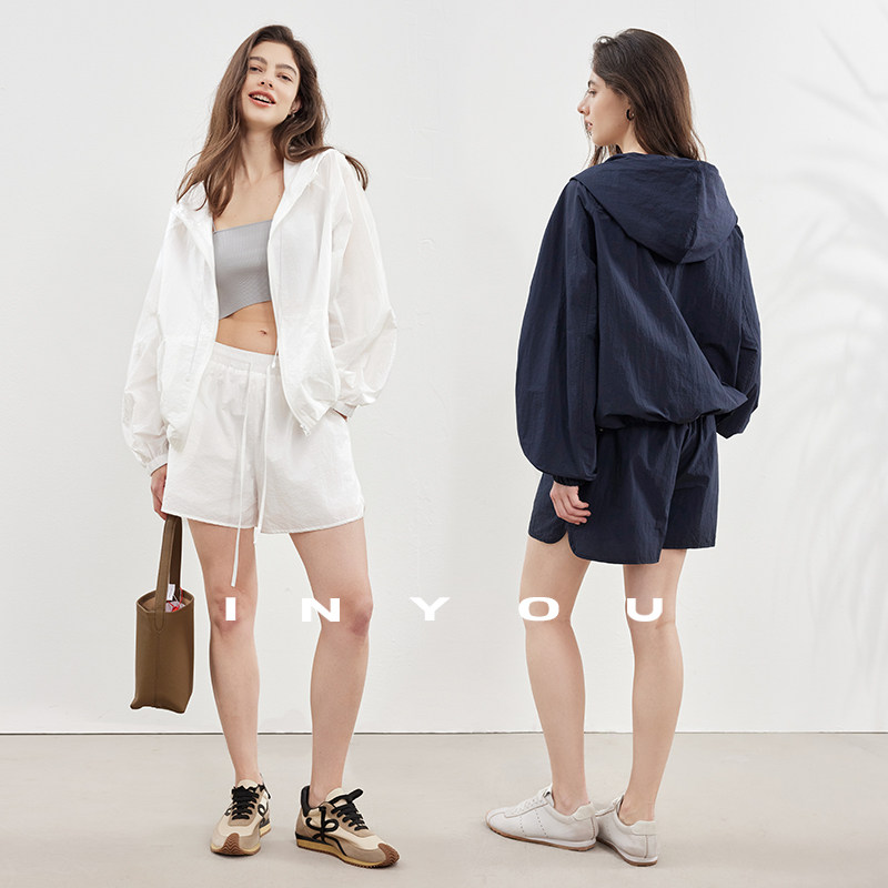 因由 夏季新款时尚户外连帽卫衣外套休闲短裤运动套装女二件套