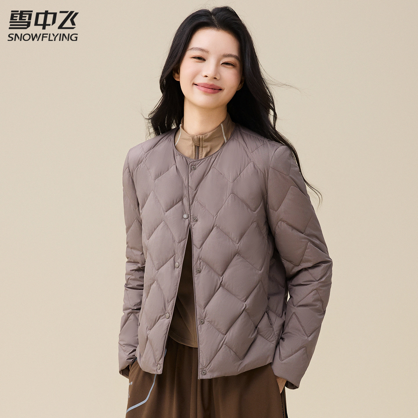 雪中飞2025冬款女士短款羽绒服