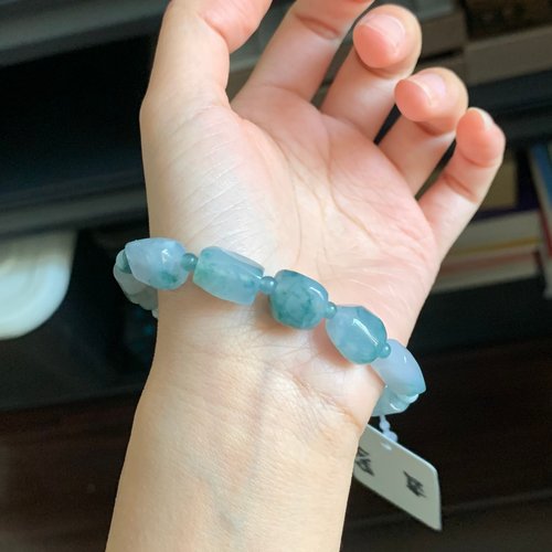 毛毛的翠/M 12601//天然飘花翡翠随型手串//450