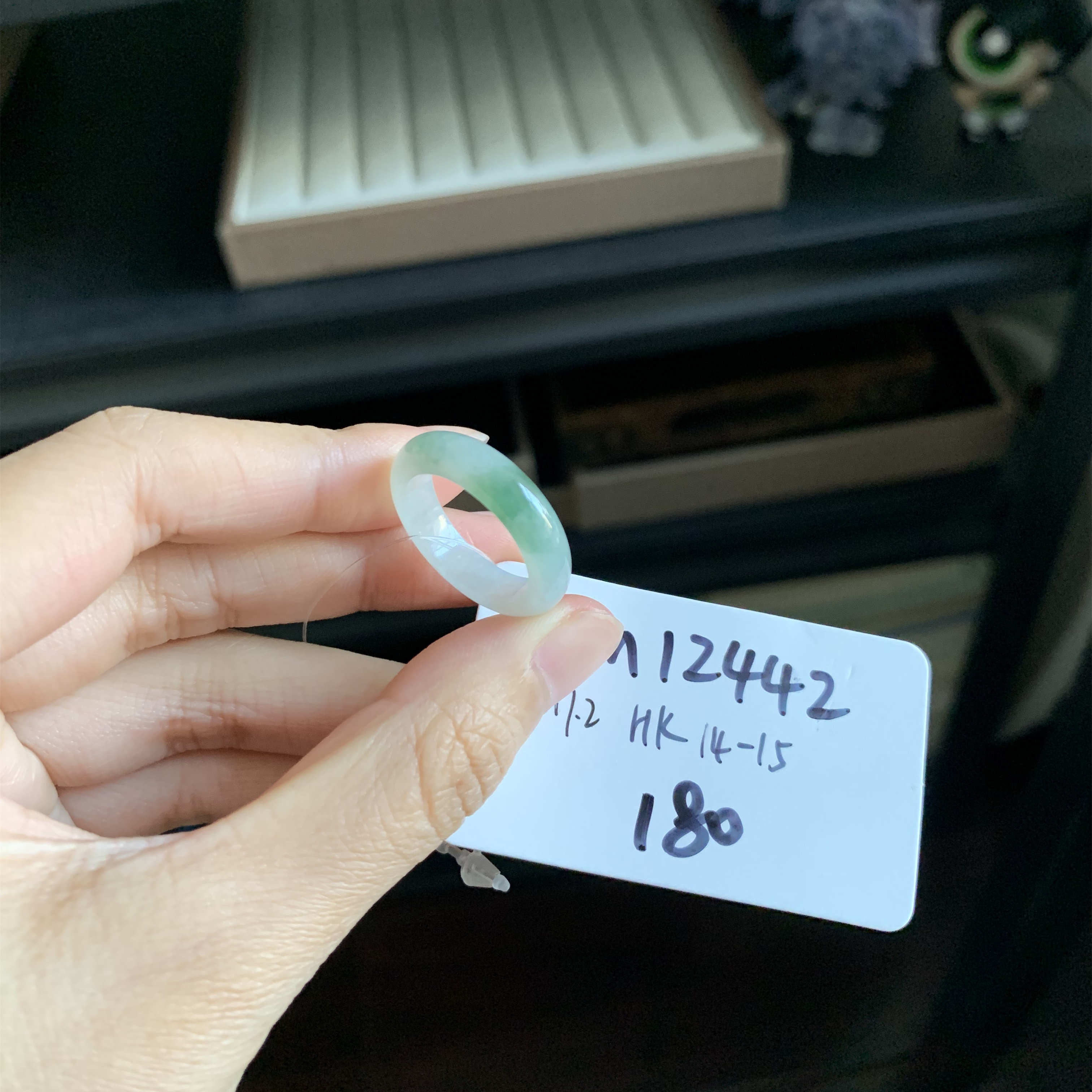 毛毛的翠//M 12442/天然飘淡绿花翡翠戒圈/180