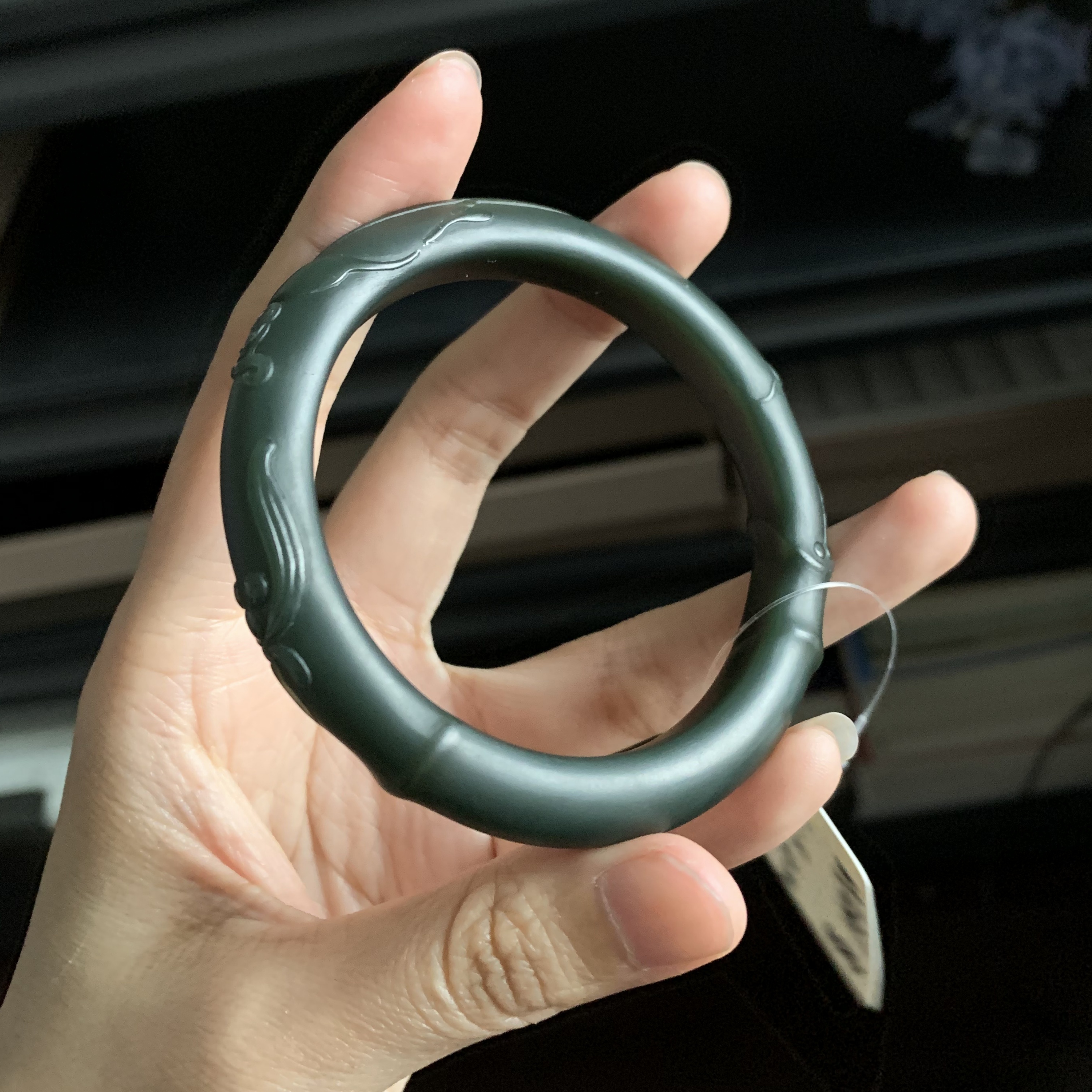 毛毛的翠//M 12361/和田玉黑青雕花手镯//55/780