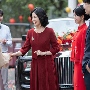 妈妈装婚宴礼服连衣裙2026新款喜婆婆两件套结婚女红色春秋款喜服