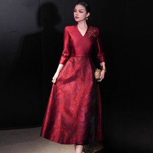 重工钉珠提花红色连衣裙女秋装 高级感优雅气质收腰宴会敬酒服 新款