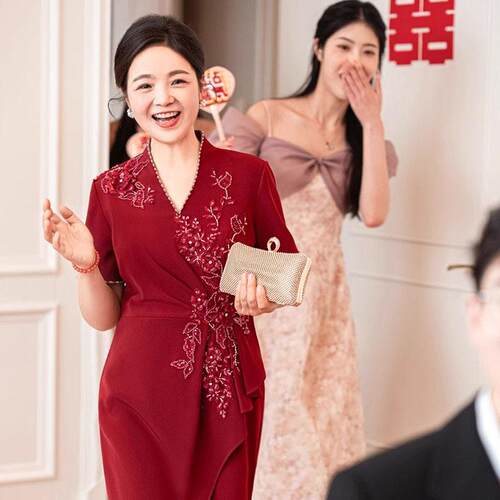 喜婆婆婚宴装2026新款高贵年轻妈妈结婚礼服高端轻奢连衣裙大码女