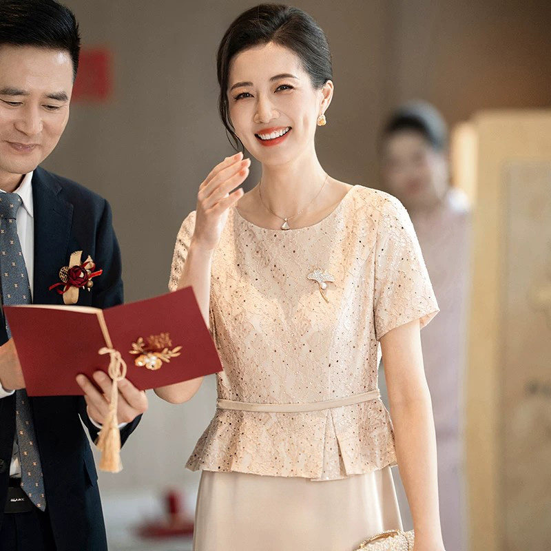 高端婚宴喜妈妈礼服2026订婚喜婆婆装高贵年轻夏季连衣裙平时可穿