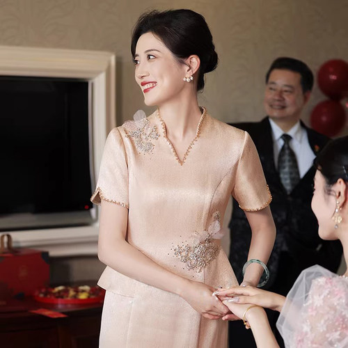 喜婆婆婚宴装2026新款连衣裙女方母亲丈母娘结婚妈妈晚礼服遮肚子