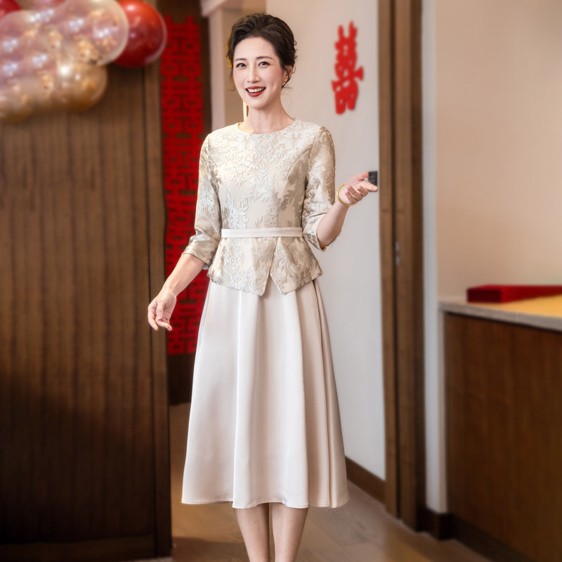 香槟色喜婆婆婚宴装平时可穿2026新款女方妈妈蕾丝旗袍超好看气质