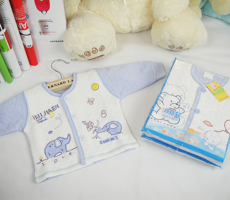 Coffret cadeau pour bébé - vêtements - Ref 1965159 Image 3