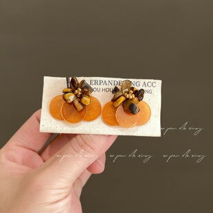 黄色纯欲风氛围感超仙贝壳耳环S925银针法式复古花朵耳钉小众设计