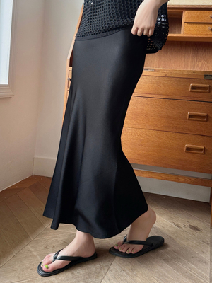 明媚港风黑色复古高腰醋酸缎面长款H型半身裙2024夏季包臀裙女装