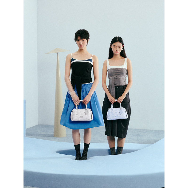 【晁然推荐】omto捏捏枕头包新款女通勤斜挎包波士顿老花手提包包